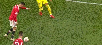 1632950847827045021.gif 华体会-【欧冠】C罗补时5分钟绝杀!曼联2比1逆转黄潜